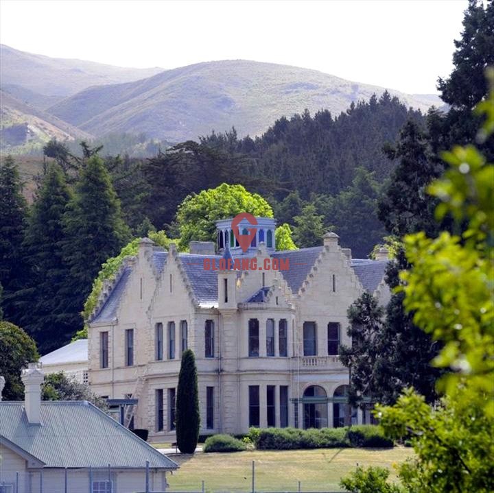 新西兰历史悠久呼城堡庄园开售矛，谁能巴编个风景名胜买回家？