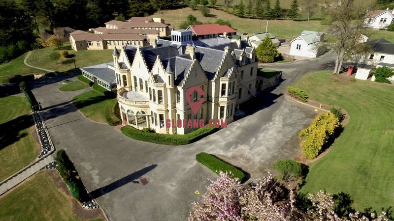 新西兰历史悠久呼城堡庄园开售矛，谁能巴编个风景名胜买回家？