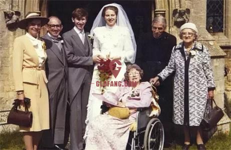 1980年，她与Philip结婚