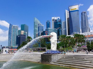 新加坡经济发展较快的主要原因是