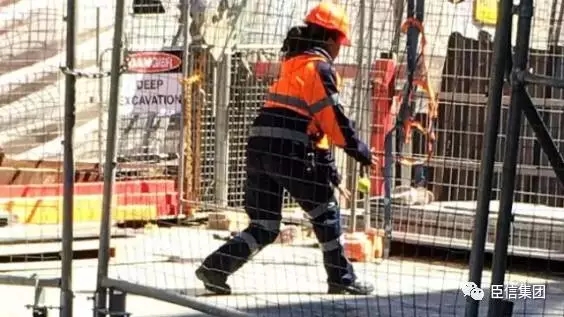 钱太好赚?澳洲工人时薪$35,干的活却是抽烟,听