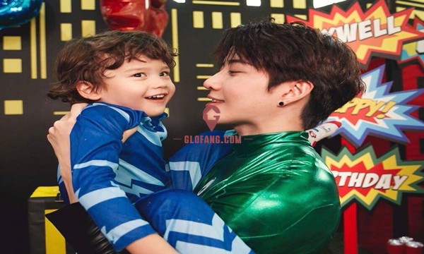 实力暖爸！泰国男星Mike为儿子庆生8.jpg