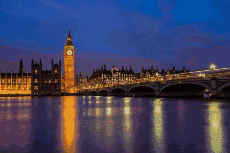 伦敦受欢区域 与伦敦塔桥和金融城为邻 繁荣商业黄金地段