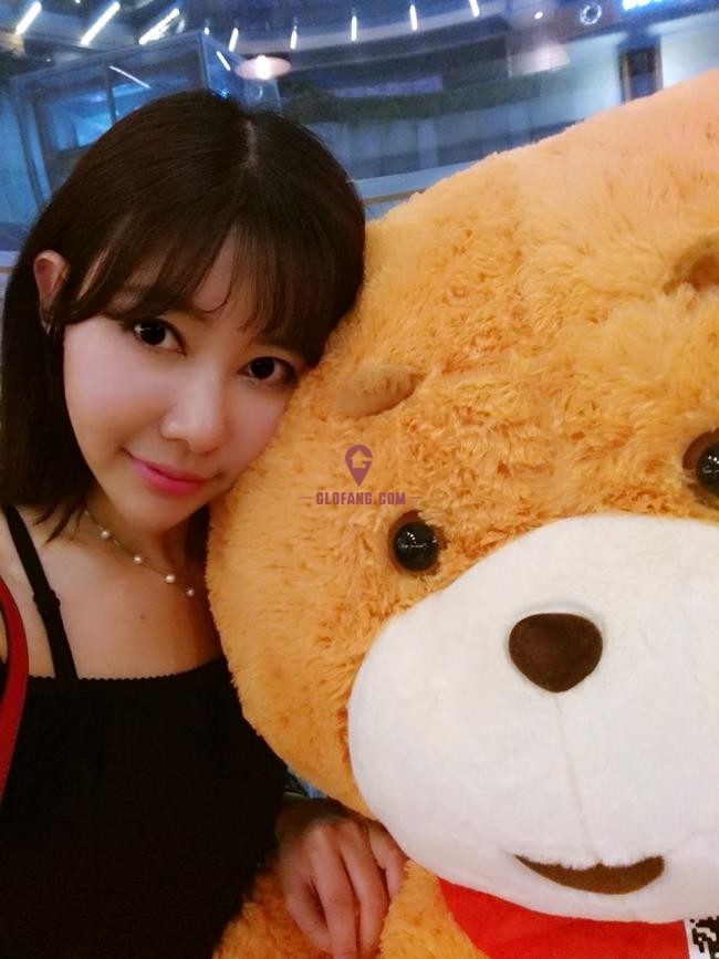 网红7号nikki:专业模特和旅游达人 让摄影师汗颜