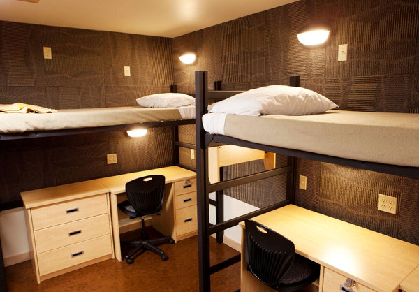 表",挑选跟自己性格相似的室友,非常人性化;有些学校的宿舍是混合型的