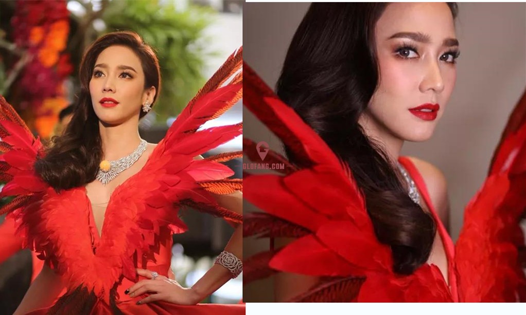 泰国性感女神aump这身行头价值竟高达7亿!果然是霸气侧漏的"凤凰女王"