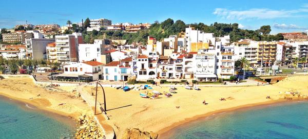 Portugal Vacation Home Searches Rise as COVID Travel Rules Soon Ease in the U.K.