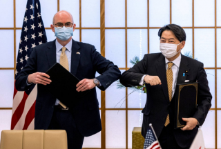日本外相表示，美国基地可能是导致新冠肺炎疫情激增的因素