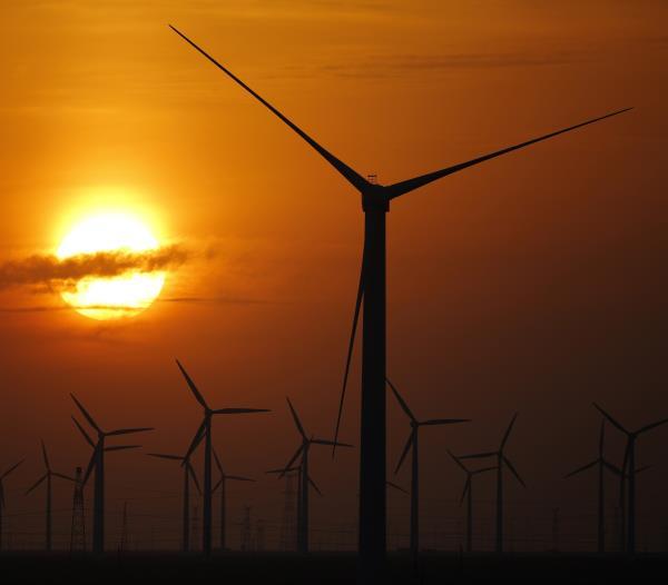 Bullish gas prices and tight power margins represent an opportunity for wind farms able to maximise output. (Image: REUTERS/Carlos Barria)