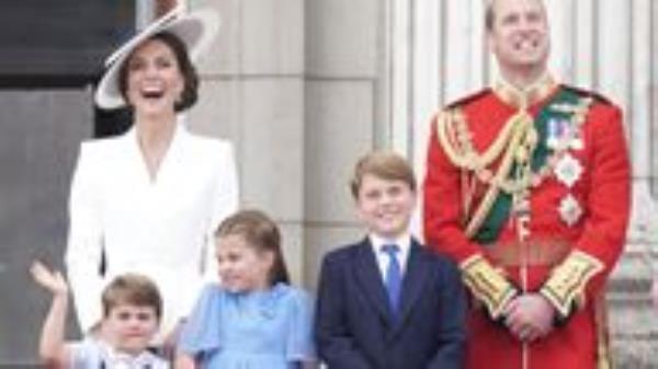 (left to right) The Duchess of Cambridge, Prince Louis, Princess Charlotte, Prince George, and the Duke of Cambridge, on the balcony of Buckingham Palace, to view the Platinum Jubilee flypast, on day one of the Platinum Jubilee celebrations. Picture date: Thursday June 2, 2022.

