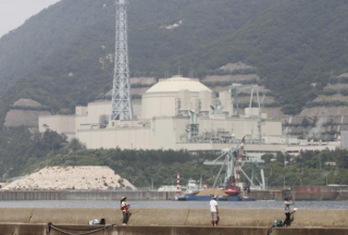 停电威胁促使日本宣布重返核电