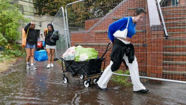 Wet Reading Festival fans early in the morning in the torrential rain.