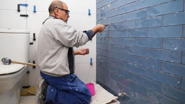 6 Telltale Signs You��re Looking at a Cheaply Flipped Bathroom