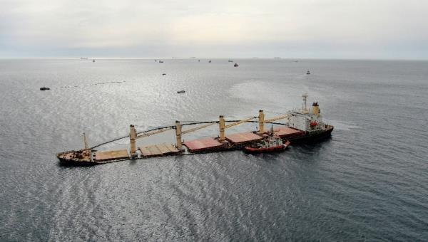 Oil leaking from bulk carrier off Gibraltar after tanker collision