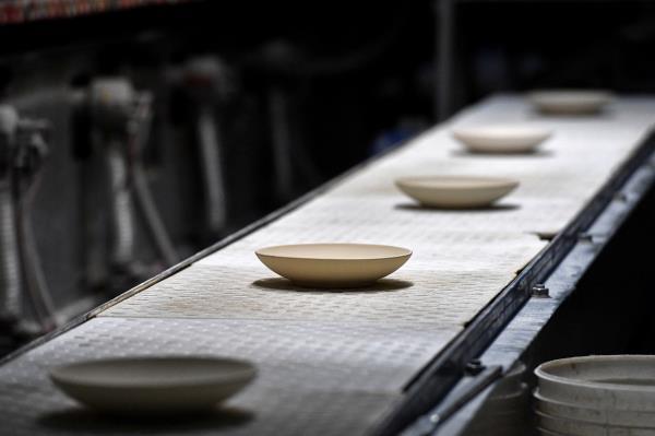 Ceramics factory opens at sunrise due to rising energy costs, in Citta di Castello