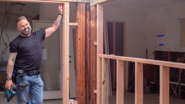 Exclusive: HGTV Star of ��Renovation Impossible�� Reveals How To Get Out of a Renovation Rut