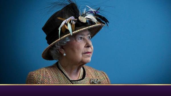 Britain's Queen Elizabeth views the interior of the refurbished East Wing of Somerset House at King's College in London February 29, 2012. The Queen is celebrating her sixtieth anniversary as Regent in 2012.  REUTERS/Eddie Mulholland/POOL  (BRITAIN - Tags: ROYALS ENTERTAINMENT EDUCATION TPX IMAGES OF THE DAY)