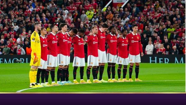 Manchester United take part in a minutes silence following the announcement of the death of Queen Elizabeth II prior to the UEFA Europa League Group E match at Old Trafford, Manchester. Picture date: Thursday September 8, 2022.