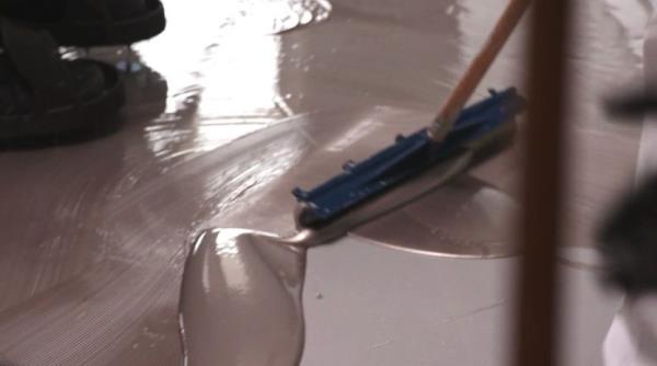 Applying an epoxy floor