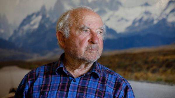 Entrevista a Yvon Chouinard (nacido el 9 de noviembre de 1938) es un escalador estadounidense, ecologista, y un empresario multimillonario de la industria al aire libre. Fundador de la Compania Patagonia..Chouinard es tambien un surfista, kayakista y cetrero, y es especialmente aficionado a la pesca con mosca al estilo tenkara.