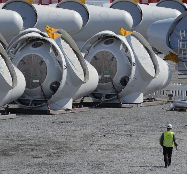 U.S. offshore wind developers face cost and delivery risks until a domestic supply chain is built out. (Image: REUTERS/Fabian Bimmer)