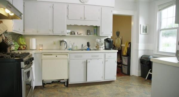 Bland rental kitchen