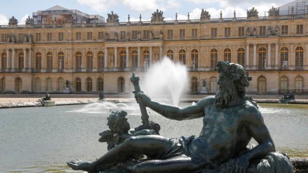 The Chateau de Versailles (Versailles palace) is seen on its reopening day in Versailles, near Paris, following the outbreak of the coronavirus disease (COVID-19) in France, June 6, 2020. REUTERS/Charles Platiau