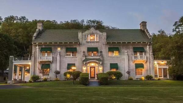 Champagne Dreams on a Beer Budget? Here Are 5 Bargain Mansions��All Priced Below a Million