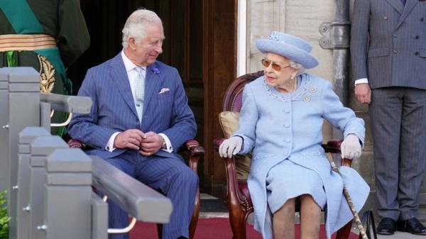 Britain's Prince Charles and Britain's Queen Elizabeth attend the Queen's Body Guard for Scotland (also known as the Royal Company of Archers) Reddendo Parade in the gardens of the Palace of Holyroodhouse, Edinburgh, Scotland, Britain, June 30, 2022. Jane Barlow/Pool via REUTERS
