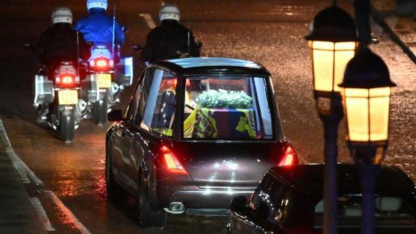 Seen from the top of the Wellington Arch, the coffin of Queen Elizabeth II is taken in the Royal Hearse to Buckingham Palace in London on September 13, 2022, following her death on September 8. MARCO BERTORELLO/Pool via REUTERS