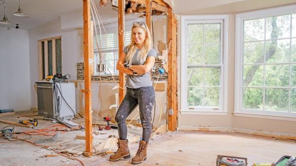 Exclusive: Car Expert Cristy Lee Fixes Real Estate on ��Steal This House��