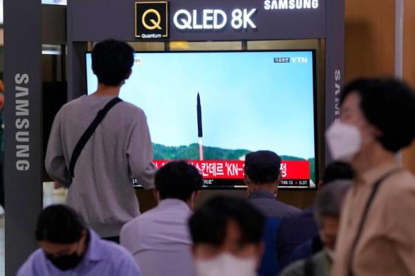A TV screen shows a file image of a North Korean missile launch during a news program at the Seoul Railway Station in Seoul, South Korea, on September 28, 2022 