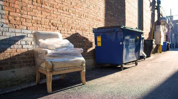 The Thrifty Homeowner��s Guide To Dumpster Diving for Free Furniture, Decor, and More
