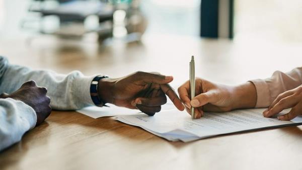 Who Draws Up the Contract in a For Sale By Owner Listing?