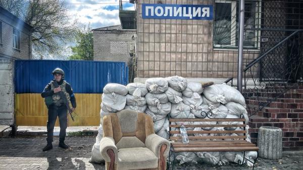 Chris Cunningham pictures from Lyman.Inside Lyman - Police station with freshly painted Ukrainian flag