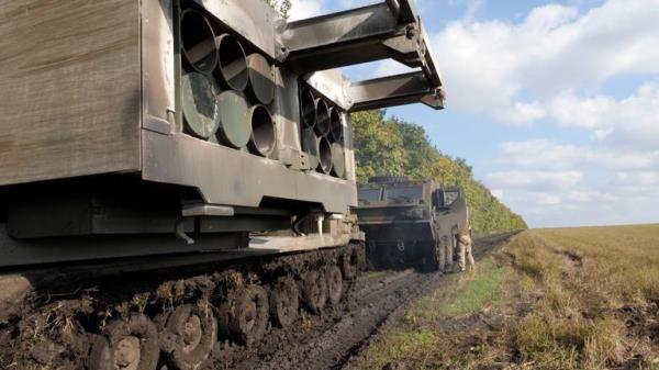 The long, green missiles, stored on a large rectangular-box-shaped launcher, sit behind the cabin, making the weapon completely self-contained