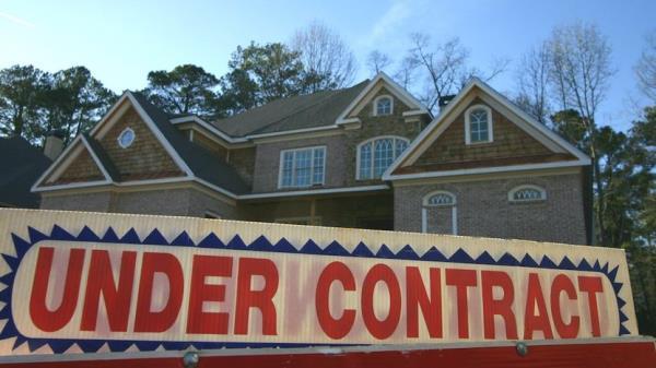 What Does ��Under Contract�� Mean in a Real Estate Listing?