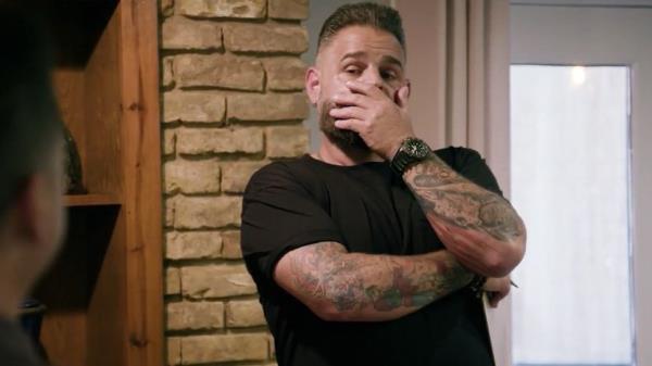 Russell Holmes of ��Renovation Impossible��: This Living Room Look Can Sink a Home��s Value