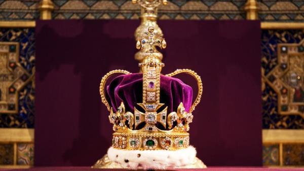 St Edward's Crown, which hasn't been outside the Tower of London for 60 years, is displayed during a service celebrating the 60th anniversary of Queen Elizabeth's coronation at Westminster Abbey in London June 4, 2013. Britain's Queen Elizabeth returned to the scene of her coronation on Tuesday to mark a reign that has weathered six decades of social transformation and the end of her country's global empire. REUTERS/Jack Hill/Pool (BRITAIN - Tags: ROYALS ENTERTAINMENT RELIGION)