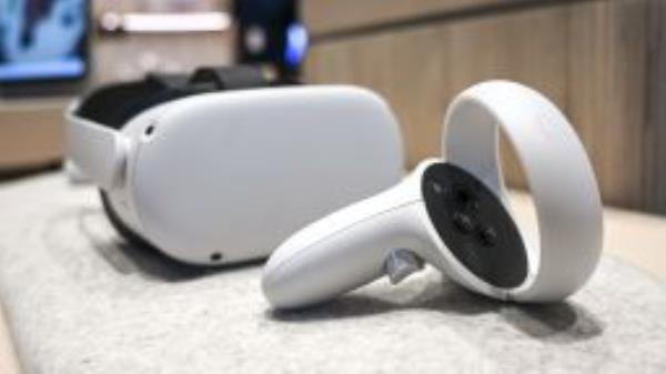 A meta Oculus Quest 2 virtual reality (VR) headset during a media preview of the meta Store in Burlingame, California, U.S., on Wednesday, May 4, 2022. Facebook owner meta Platforms Inc. is opening its first ever retail store in California, hoping to introduce people to virtual reality worlds with a try-before-you-buy approach. 