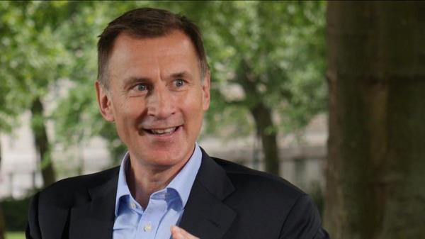 Jeremy Hunt says that while now is not the right time to change Prime Minister, he hasn't ruled out a return to frontline politics