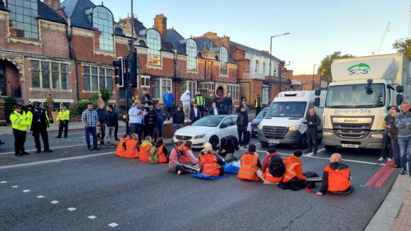 30 supporters of Just Stop Oil have blocked the A4 Talgarth Road near Barons Court tube station in central London. They are demanding that the government halts all new oil and gas licences and consents.  
Credit:Just Stop Oil