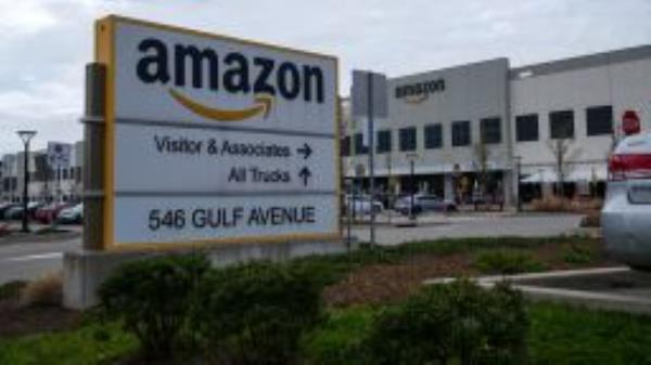 Photo by: John Nacion/STAR MAX/IPx 4/22/22 View of a rally on Staten Island, Sunday, April 22, 2022 with workers from the JFK8 Amazon fulfillment center who recently formed the first Amazon union in the United State Sen. Bernie Sanders and Rep. Alexandria Ocasio- Cortez attend a rally on Staten Island, Sunday April 22, 2022 with workers from the JFK8 Amazon fulfillment center who recently formed the first Amazon union in the United States.