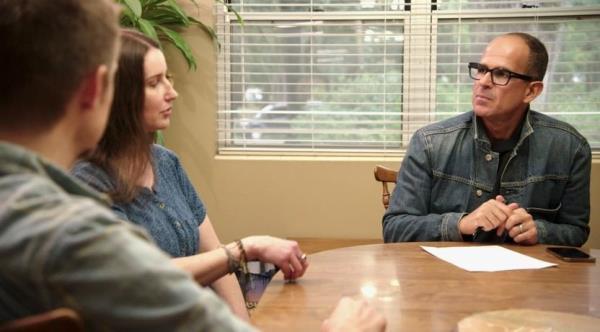 Marcus Lemonis discusses the reno budget with a couple.