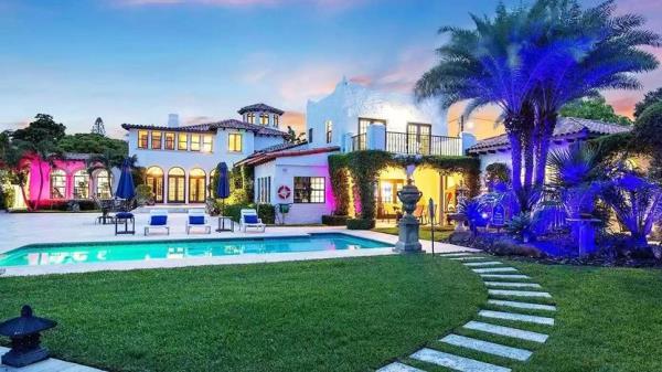 Fabulous Waterfront Florida Home With a Tiki Hut Makes a Splash at $13.8M