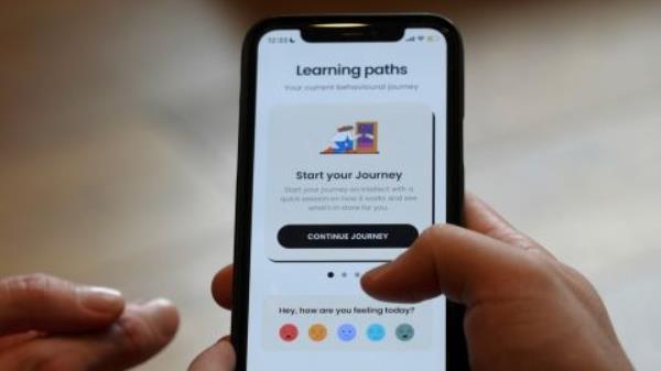 The app that Intellect developed proactively asks users how they feel at the moment. Mini "rescue sessions" and live therapy sessions are also available for those who are experiencing a rough time.