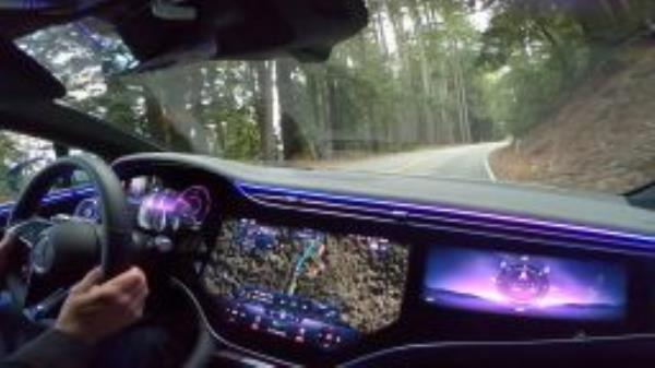 02 Mercedes EQS review