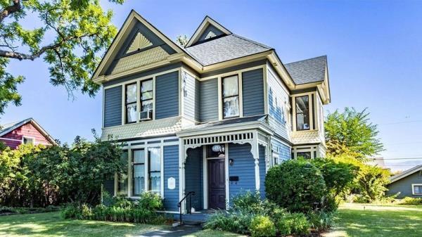 Freaky or Fabulous? These 5 Victorians Under $500K May��or May Not��Get You in the Halloween Spirit