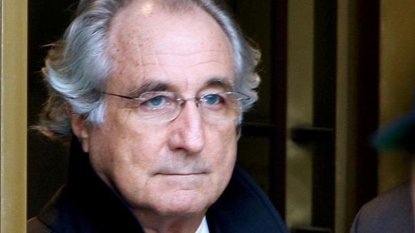 FILE PHOTO: Accused swindler Bernard Madoff exits the Manhattan federal court house in New York, U.S. on January 14, 2009. REUTERS/Brendan McDermid/File Photo
