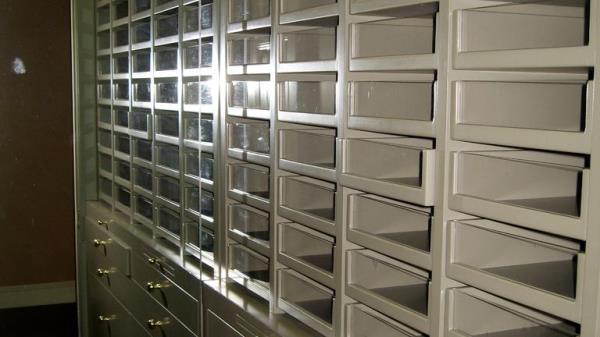 A walk-in closet is pictured during U.S. Marshals' media tour of imprisoned fraudster Bernard Madoff's penthouse apartment in New York September 8, 2009. The New York City penthouse where Madoff spent his last few days of freedom with his wife Ruth is set to go on sale later this week, according to the U.S. Marshals Service. Picture taken September 8, 2009. REUTERS/US Marshals/Pool (UNITED STATES CRIME LAW SOCIETY BUSINESS)